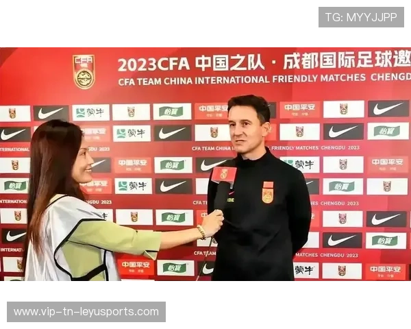 球员在赛后接受媒体采访谈及球队目标与责任，球员们在赛场上展现