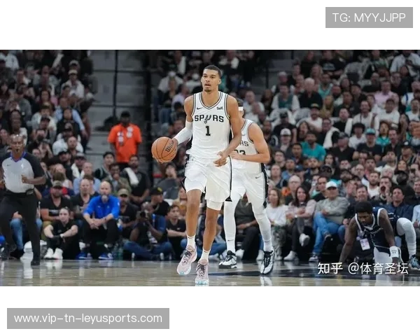 文班亚马空切暴扣，马刺锋线新星高效制胜