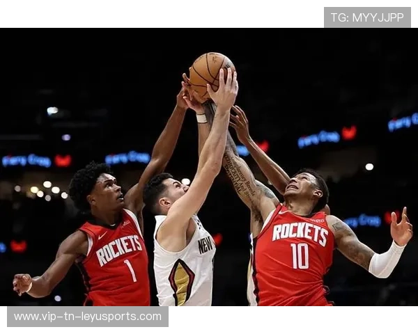 火箭训练赛：年轻锋线冲击篮筐屡获回报